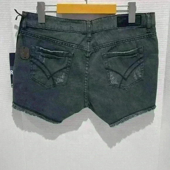 NWT William Rast Summer 14 Jet Black Denim Shorts size 28 - Picture 2 of 7